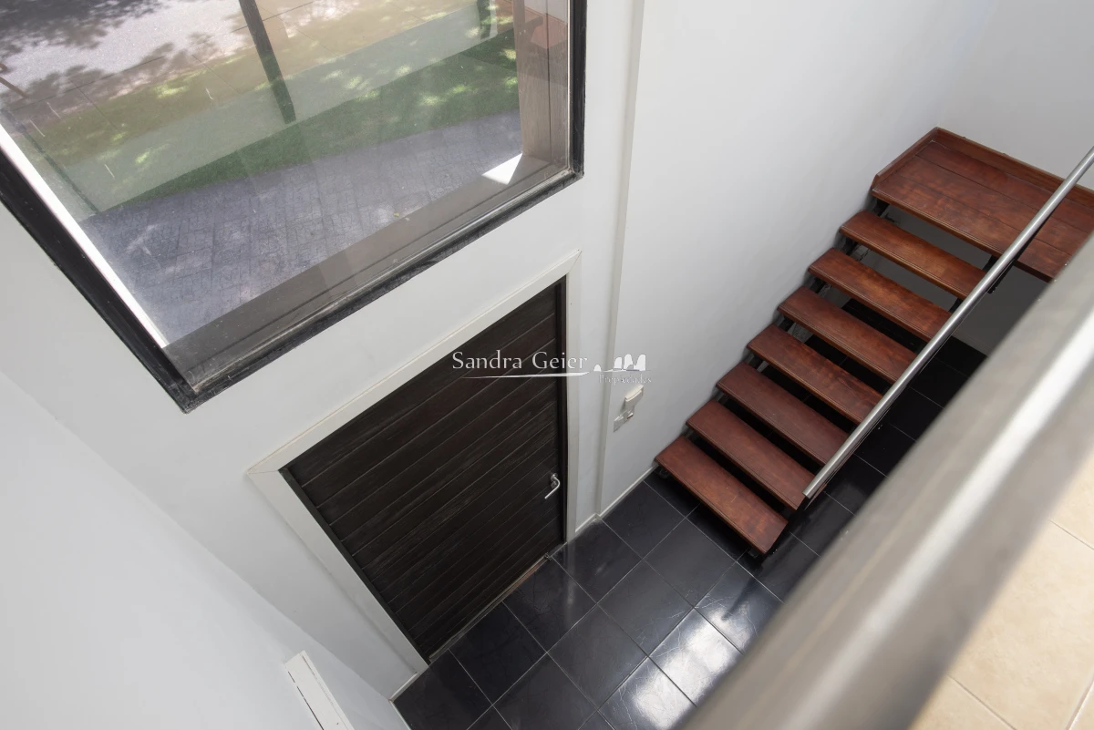 Casa ID.3007 - BARRIO PRIVADO LA RESIDENCE IMPONENTE CASA EN EXCELENTE UBICACION