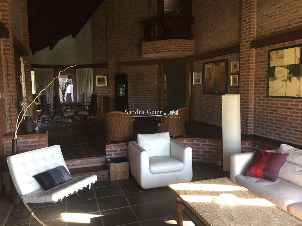 Casa ID.1583 - ESPECTACULAR ESQUINA EN CANTEGRIL