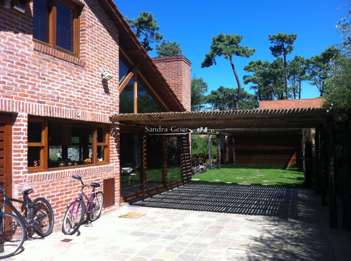 Casa ID.1583 - ESPECTACULAR ESQUINA EN CANTEGRIL