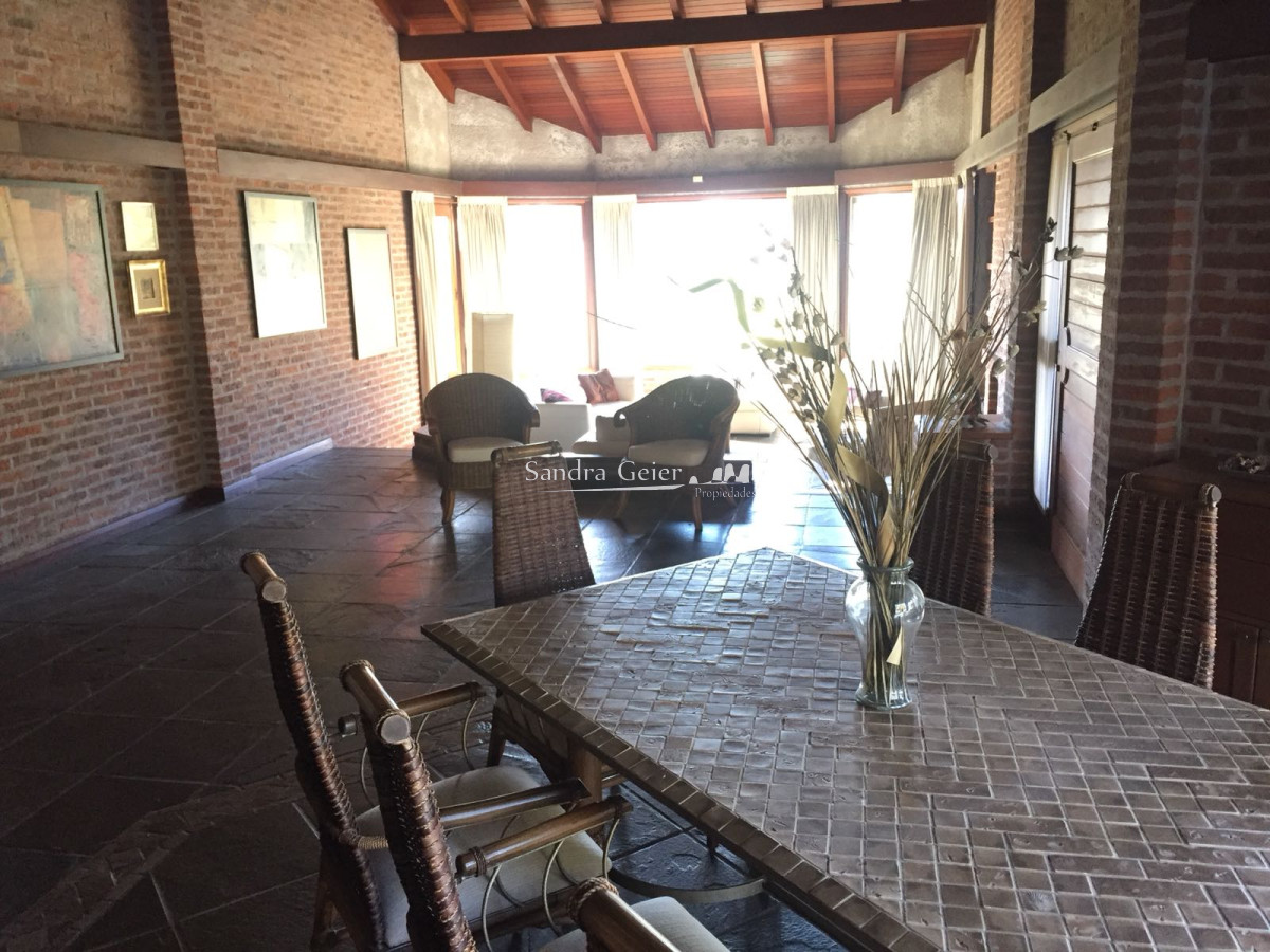 Casa ID.1583 - ESPECTACULAR ESQUINA EN CANTEGRIL