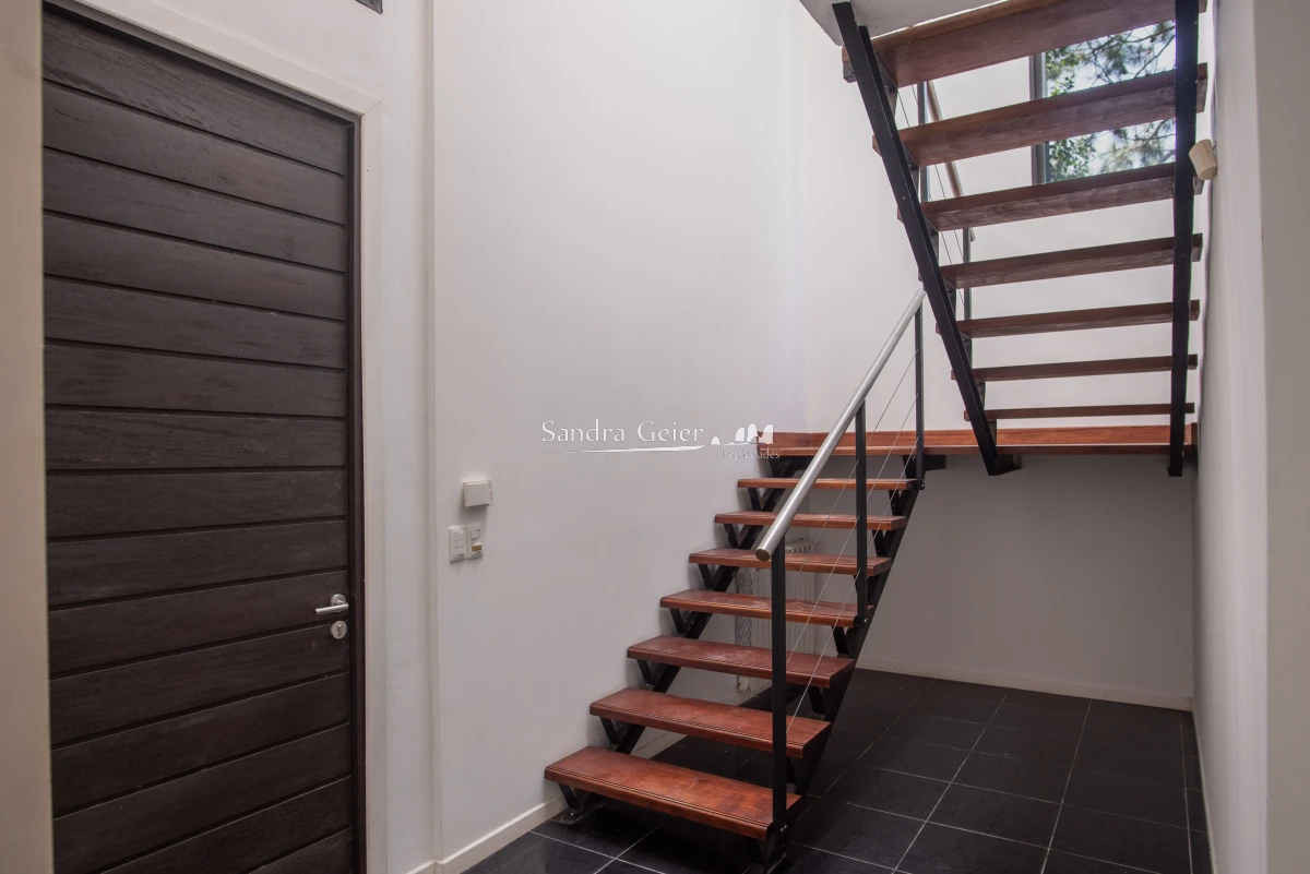 Casa ID.3007 - BARRIO PRIVADO LA RESIDENCE IMPONENTE CASA EN EXCELENTE UBICACION