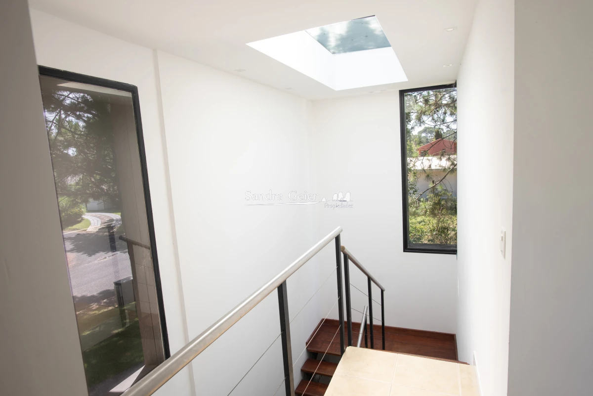 Casa ID.3007 - BARRIO PRIVADO LA RESIDENCE IMPONENTE CASA EN EXCELENTE UBICACION