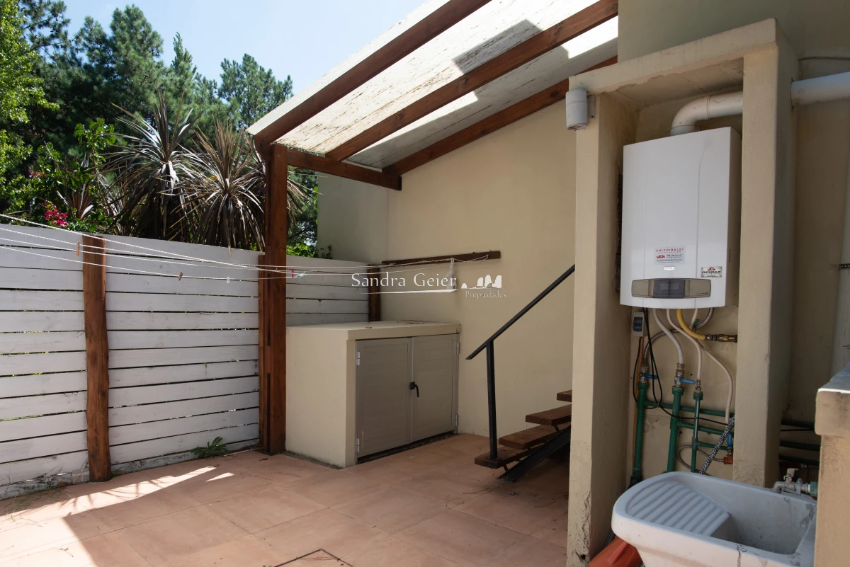 Casa ID.3007 - BARRIO PRIVADO LA RESIDENCE IMPONENTE CASA EN EXCELENTE UBICACION