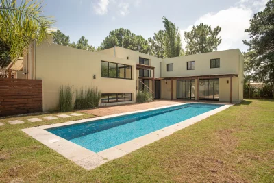 Casa ID.3007 - BARRIO PRIVADO LA RESIDENCE IMPONENTE CASA EN EXCELENTE UBICACION