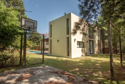 Casa ID.3007 - BARRIO PRIVADO LA RESIDENCE IMPONENTE CASA EN EXCELENTE UBICACION