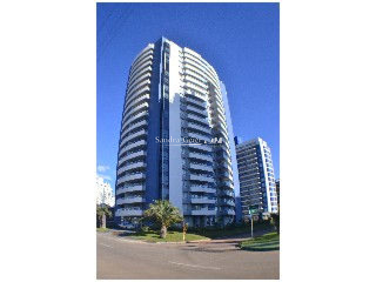 Apartamento ID.1288 - AV. CHIVERTA. MUY LINDA PLANTA  