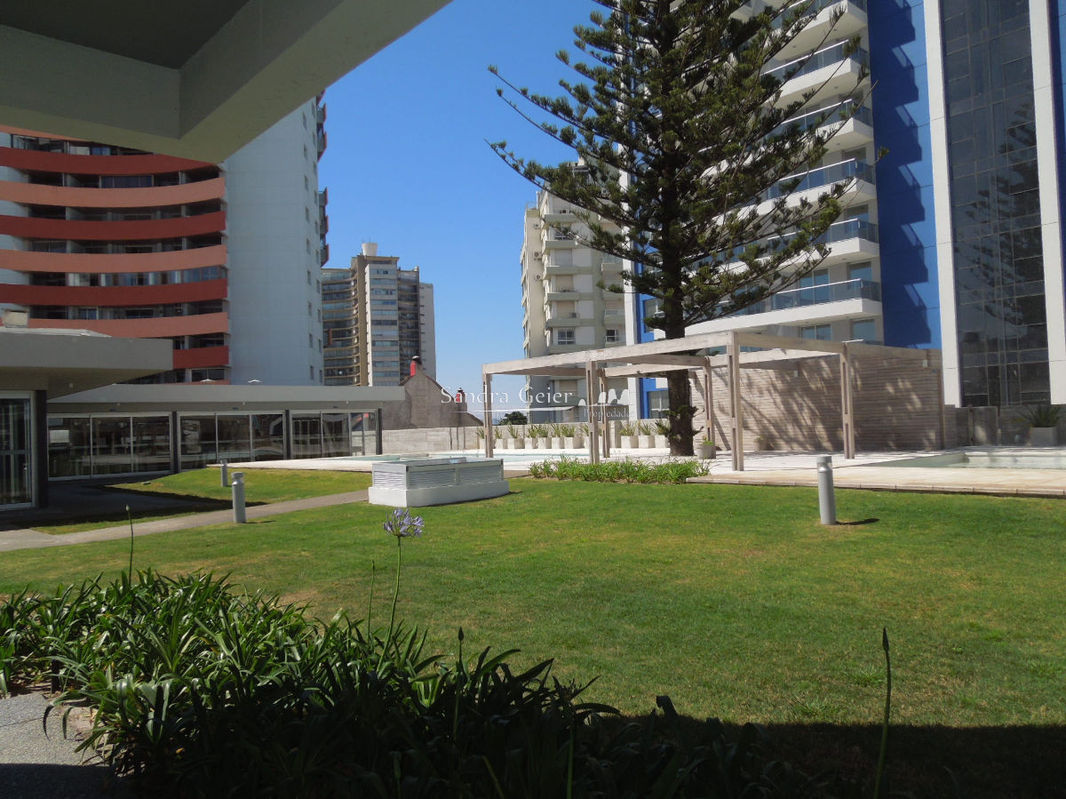 Apartamento ID.1288 - AV. CHIVERTA. MUY LINDA PLANTA  