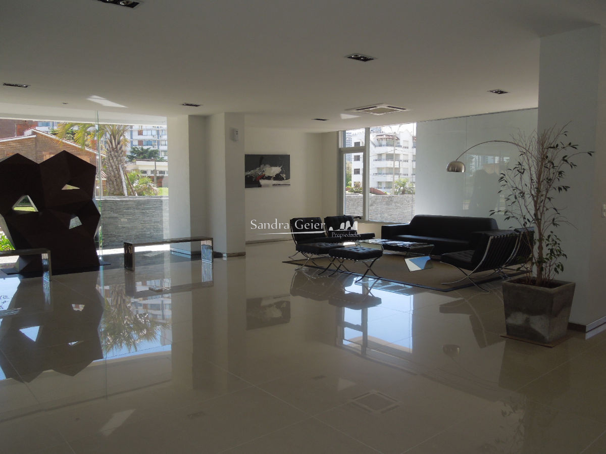 Apartamento ID.1288 - AV. CHIVERTA. MUY LINDA PLANTA  