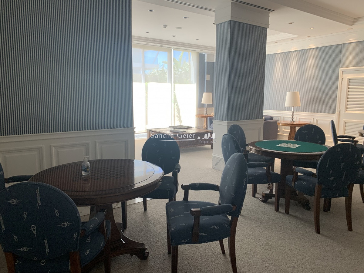Apartamento ID.1011 -  venta MILLENIUM TOWER mansa frente al mar tres suites y dependencias