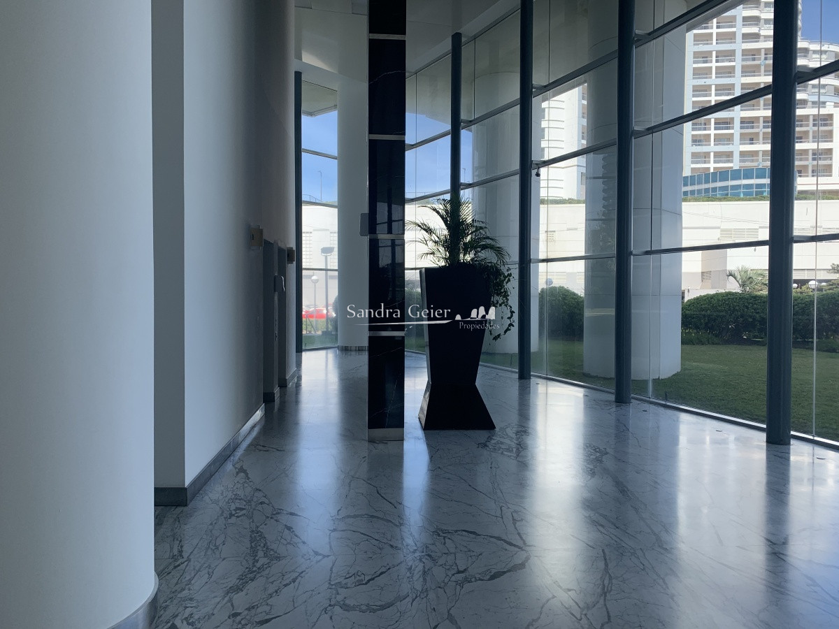 Apartamento ID.2582 - SEASONS TOWER VENTA  MANSA PEGADO A ENJOY CONRAD HOTEL