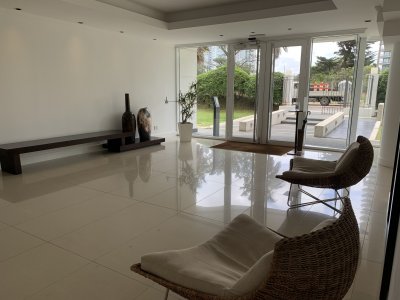 Apartamento ID.877 - CASINO TOWERS PARADA 4 PLAYA MANSA DETRAS DE ENJOY