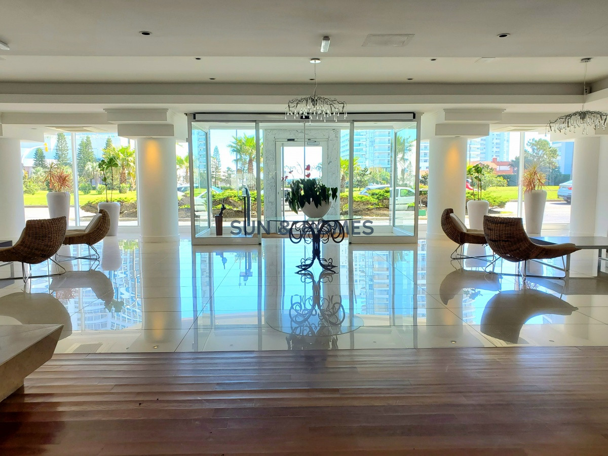 Apartamento ID.195 - Departamento en venta a metros de playa mansa - 2 dormitorios