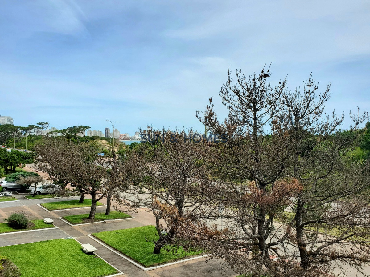 Apartamento ID.68 - Departamento en primera linea - Playa Mansa - 2 dormitorios. 
