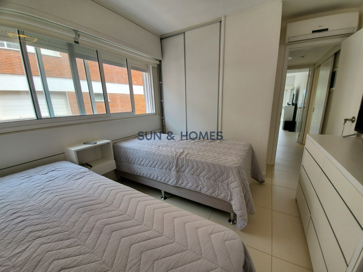 Apartamento ID.68 - Departamento en primera linea - Playa Mansa - 2 dormitorios. 