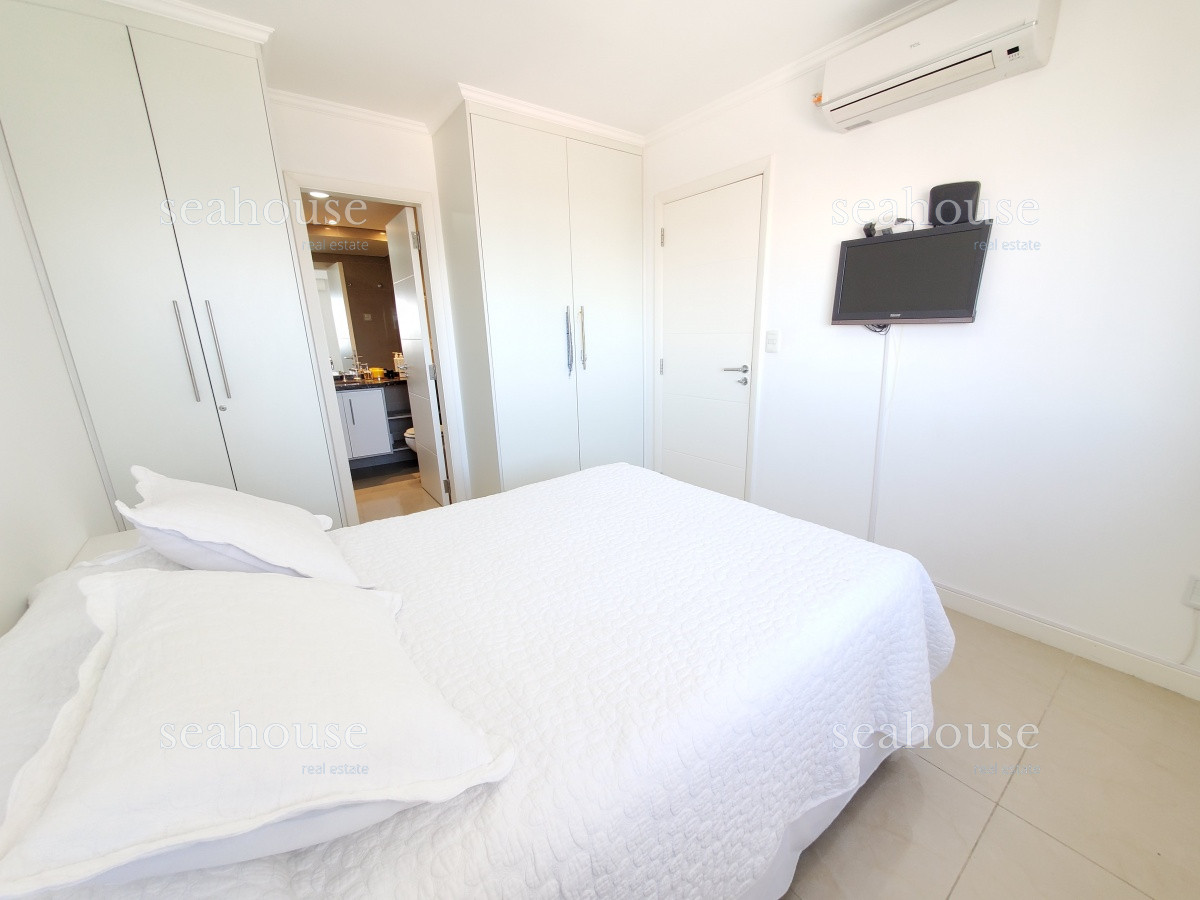 Apartamento Ref.593 - Departamento en venta a metros de playa mansa - 2 dormitorios