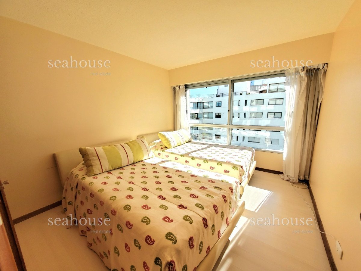 Apartamento Ref.1036 - Departamento esquinero en venta, primera linea de playa mansa, con la mejor vista al mar !!