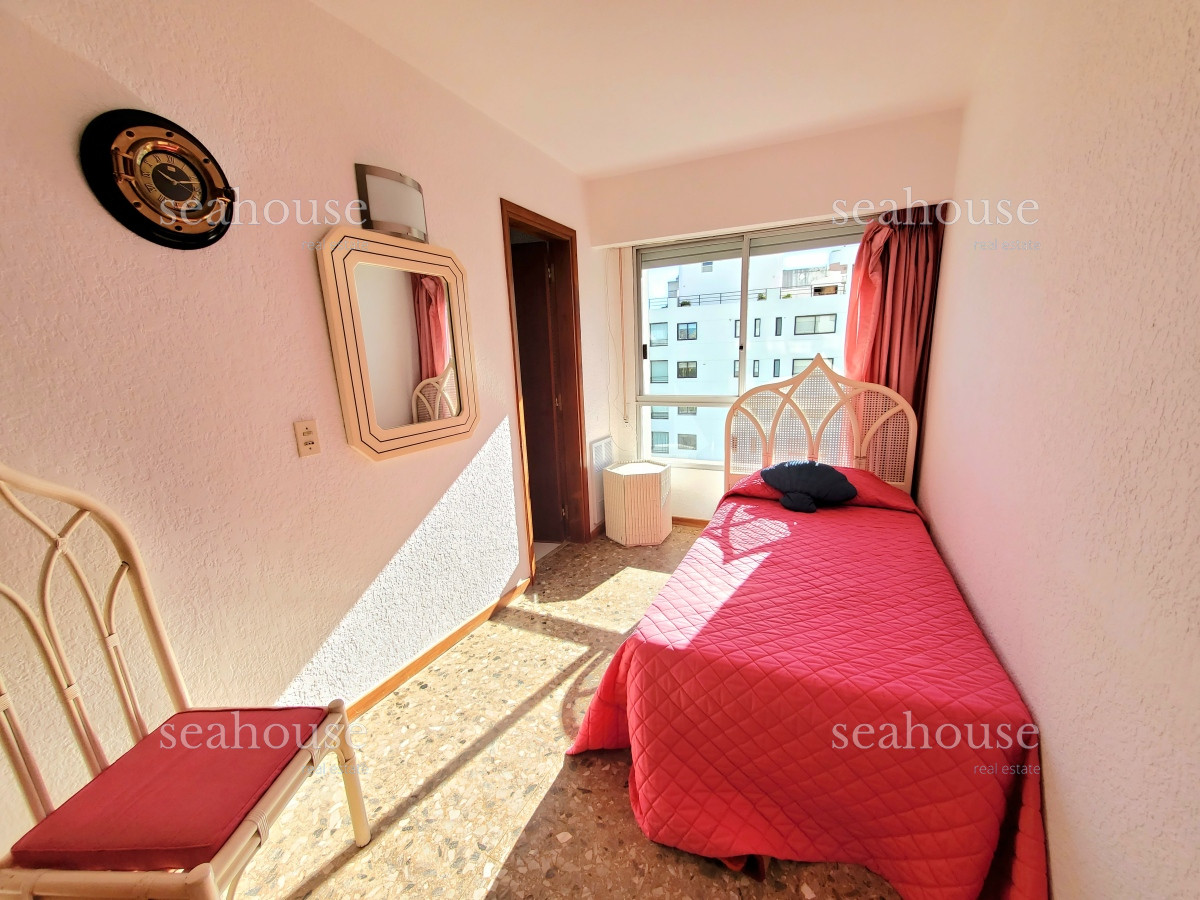 Apartamento Ref.1036 - Departamento esquinero en venta, primera linea de playa mansa, con la mejor vista al mar !!