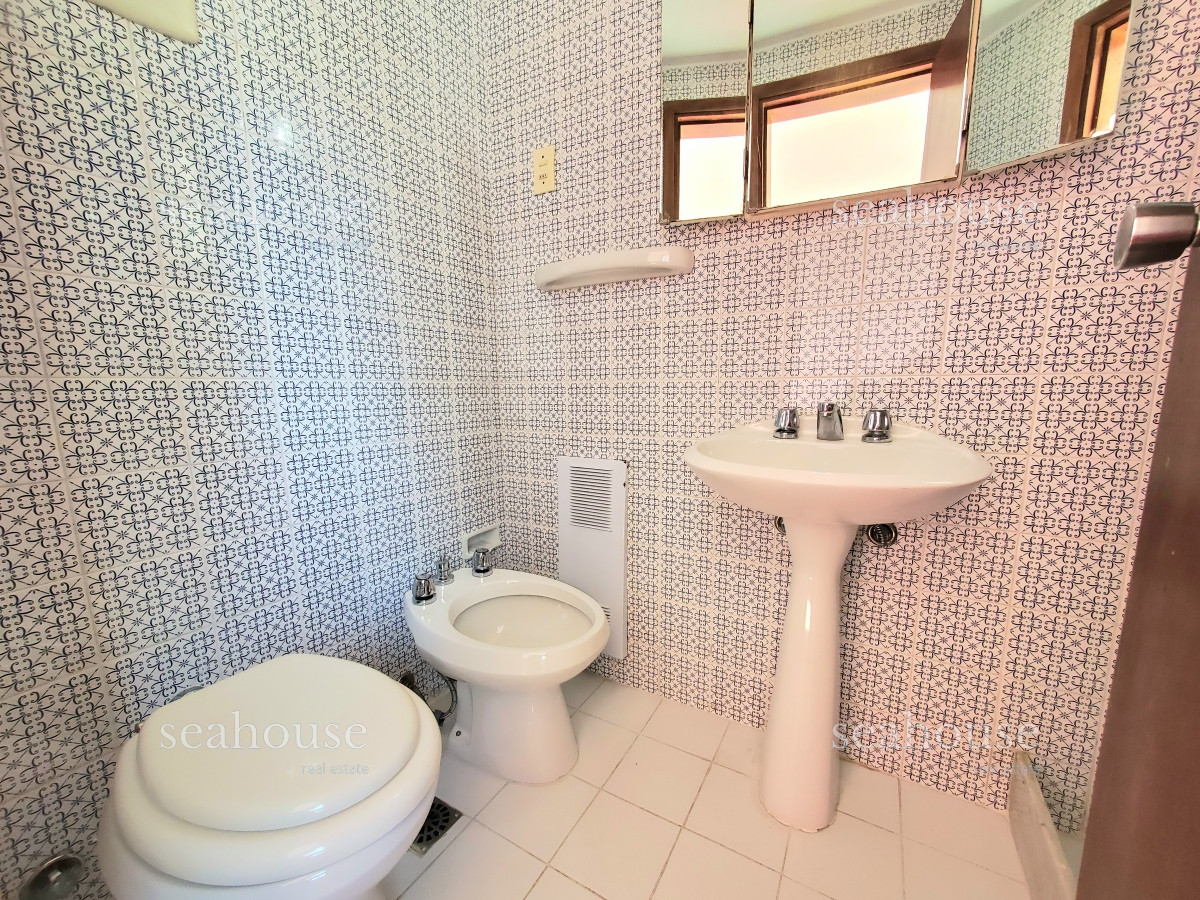 Apartamento Ref.1036 - Departamento esquinero en venta, primera linea de playa mansa, con la mejor vista al mar !!