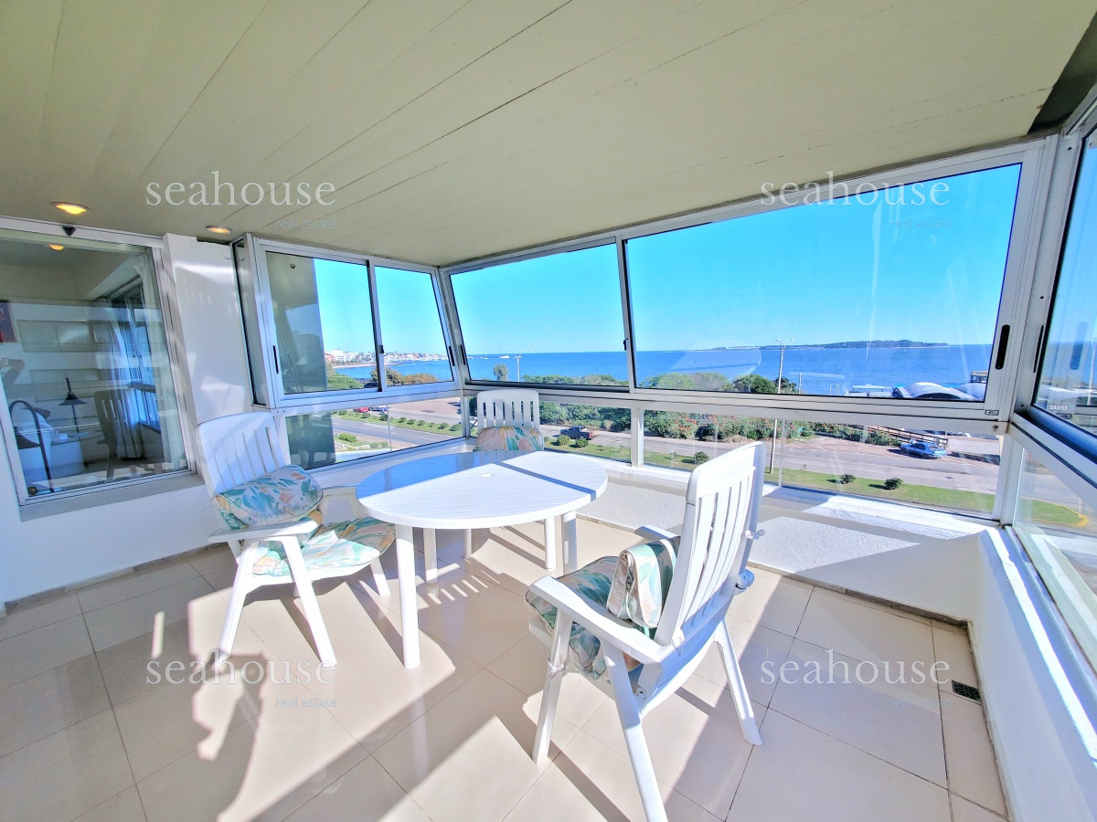 Apartamento Ref.1036 - Departamento esquinero en venta, primera linea de playa mansa, con la mejor vista al mar !!