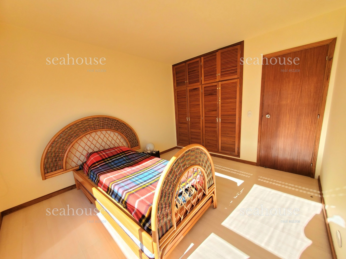 Apartamento Ref.1036 - Departamento esquinero en venta, primera linea de playa mansa, con la mejor vista al mar !!