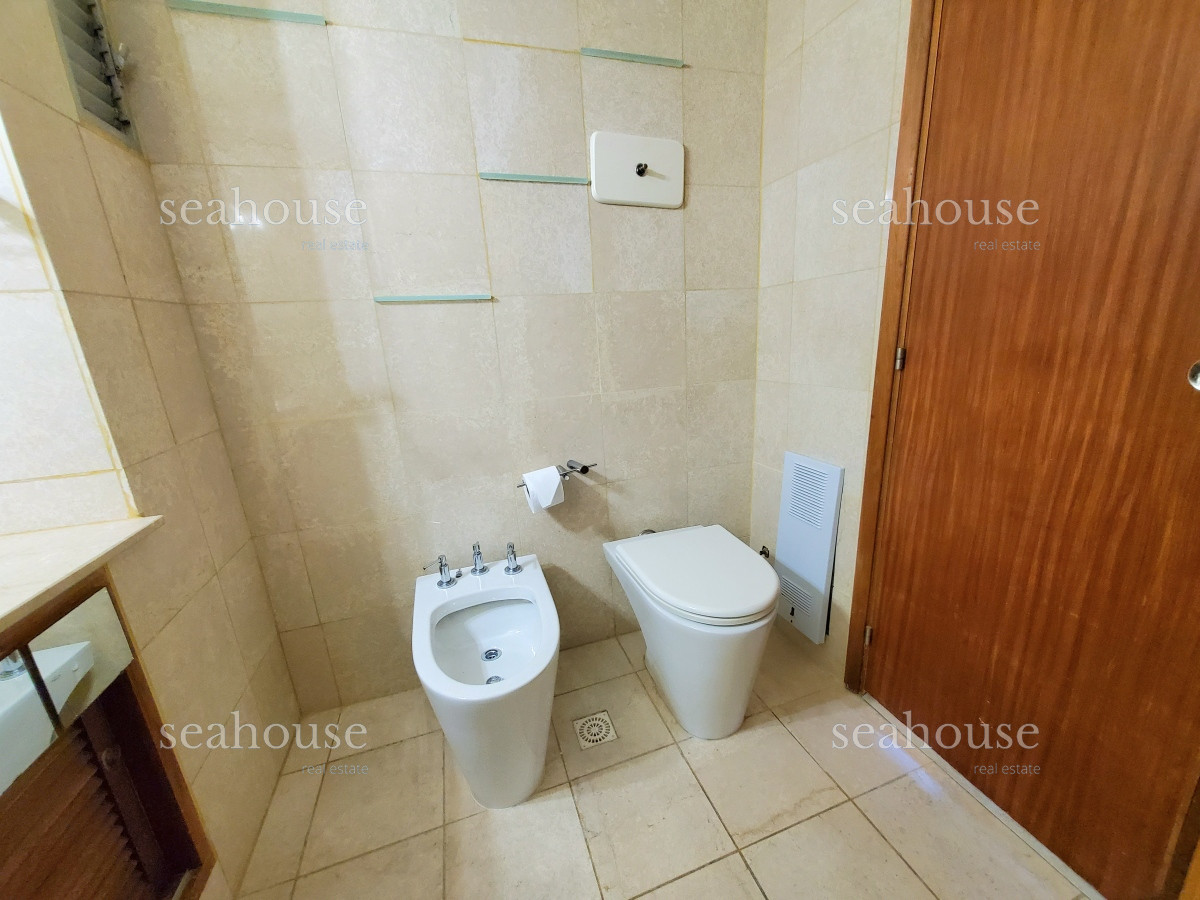 Apartamento Ref.1036 - Departamento esquinero en venta, primera linea de playa mansa, con la mejor vista al mar !!