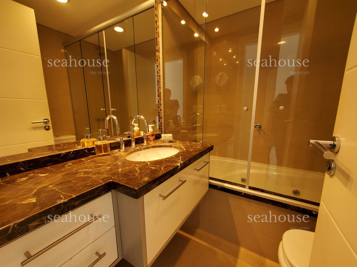 Apartamento Ref.593 - Departamento en venta a metros de playa mansa - 2 dormitorios