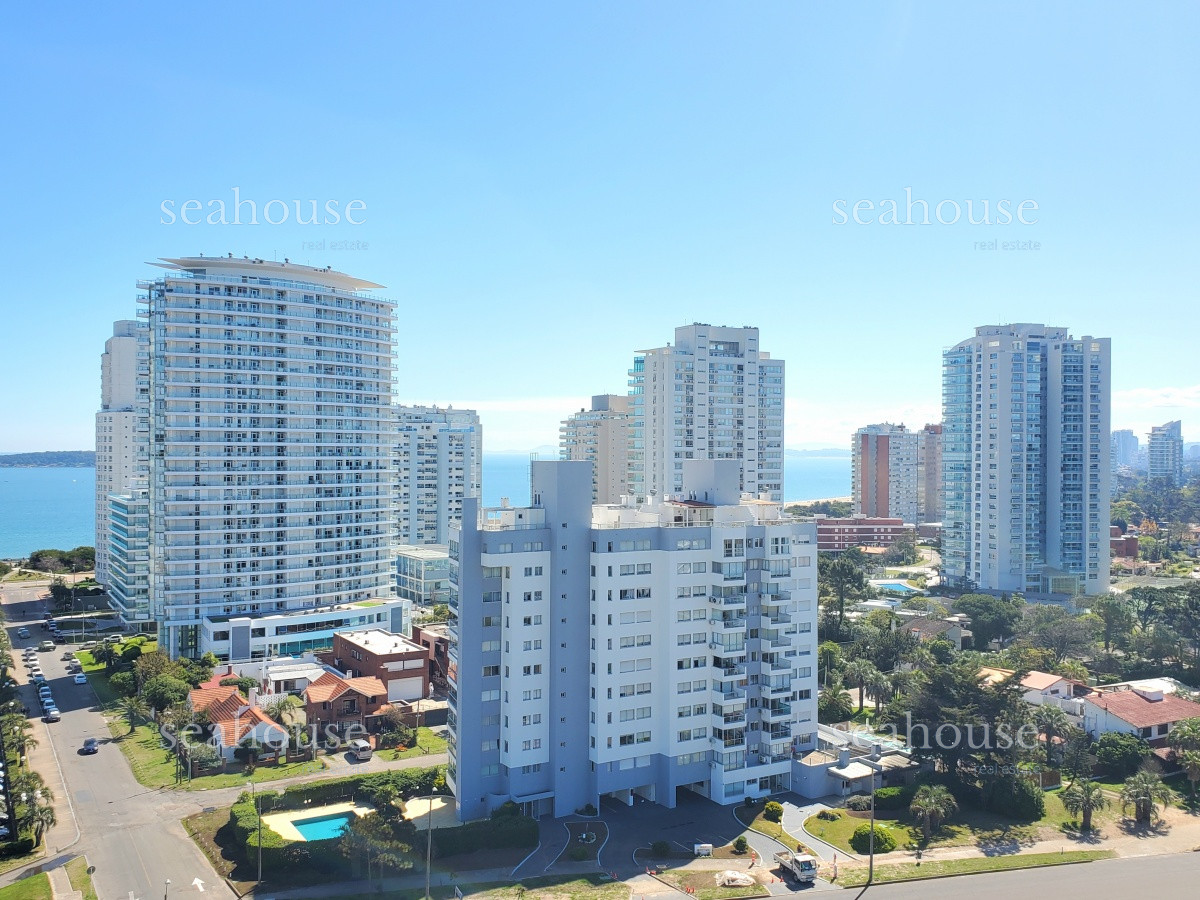 Apartamento Ref.593 - Departamento en venta a metros de playa mansa - 2 dormitorios