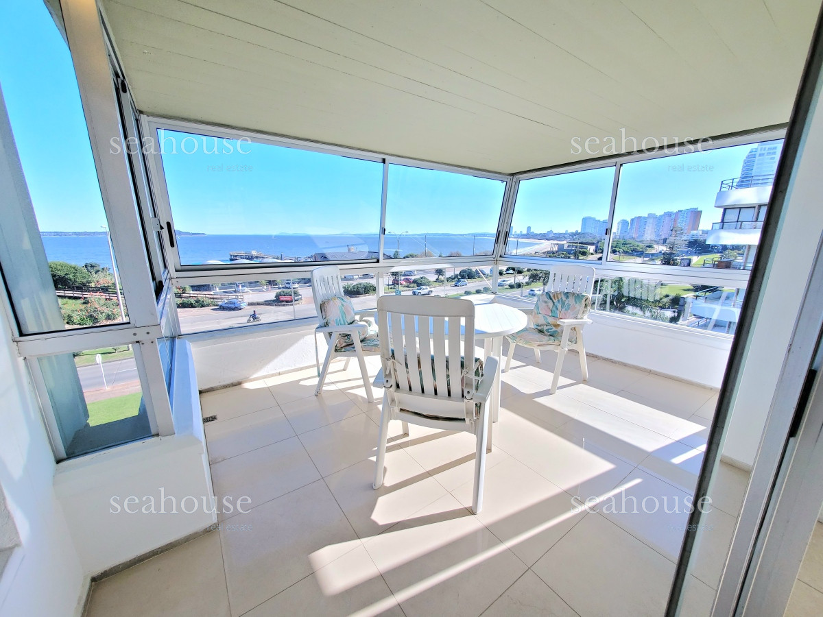 Apartamento Ref.1036 - Departamento esquinero en venta, primera linea de playa mansa, con la mejor vista al mar !!