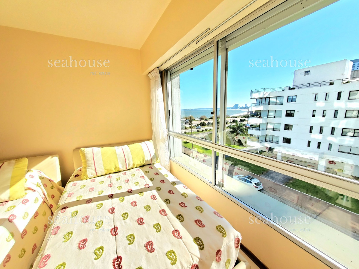 Apartamento Ref.1036 - Departamento esquinero en venta, primera linea de playa mansa, con la mejor vista al mar !!