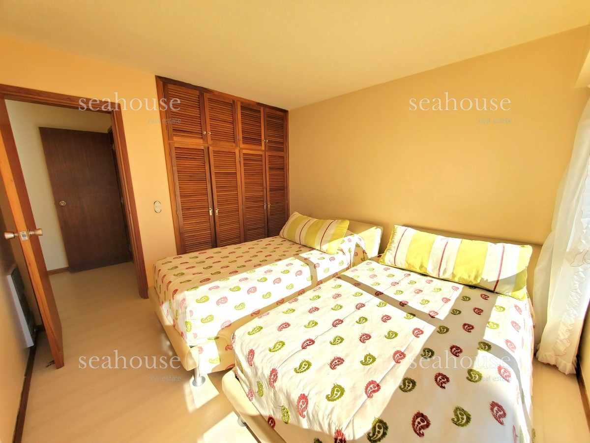Apartamento Ref.1036 - Departamento esquinero en venta, primera linea de playa mansa, con la mejor vista al mar !!