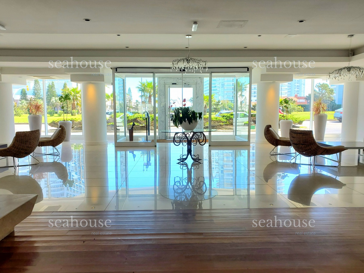 Apartamento Ref.593 - Departamento en venta a metros de playa mansa - 2 dormitorios