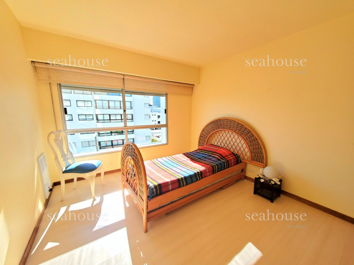 Apartamento Ref.1036 - Departamento esquinero en venta, primera linea de playa mansa, con la mejor vista al mar !!