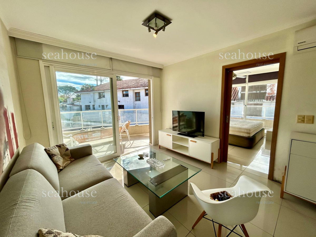 Apartamento Ref.984 - Playa mansa - 1 dormitorio