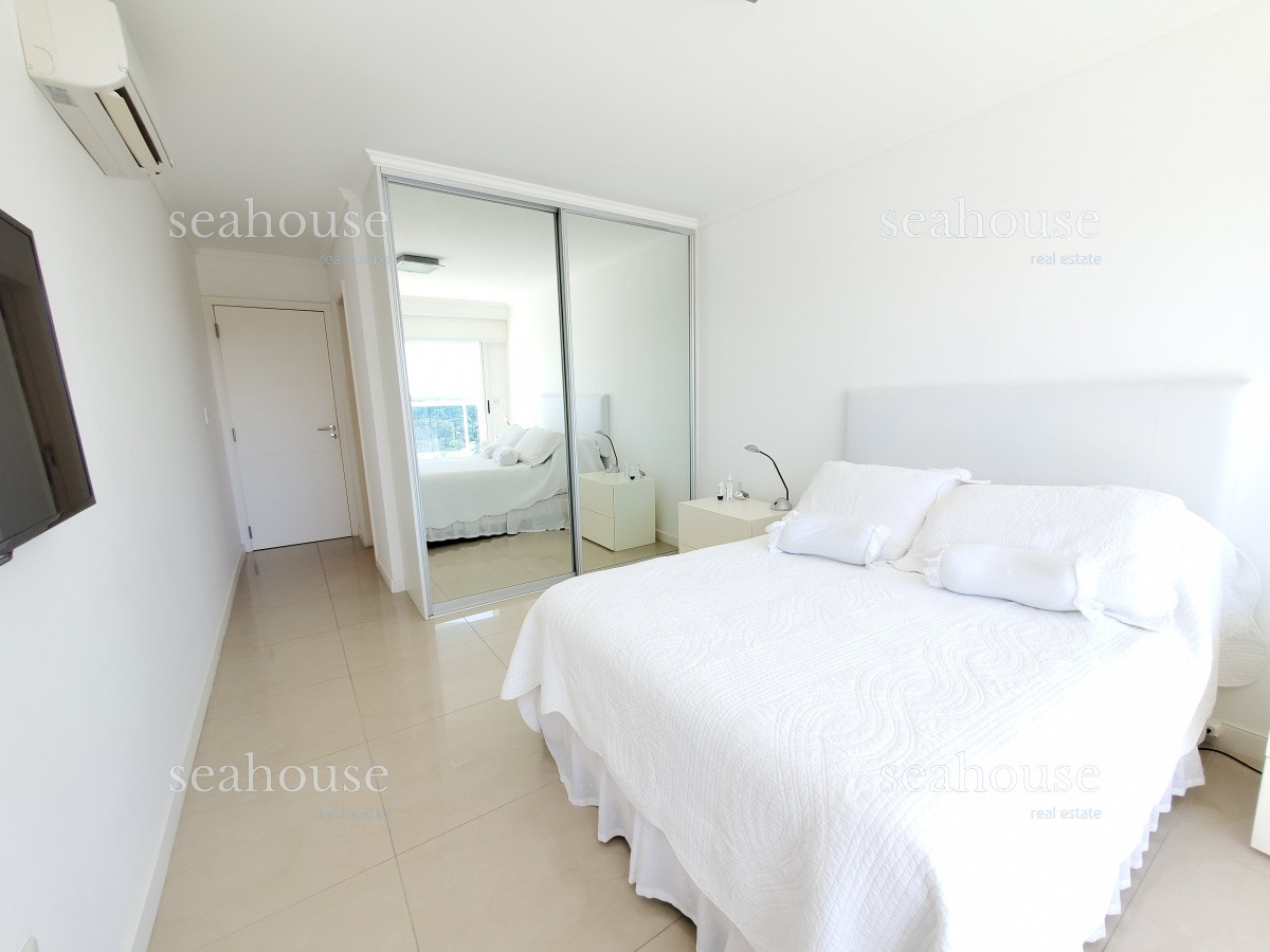Apartamento Ref.593 - Departamento en venta a metros de playa mansa - 2 dormitorios