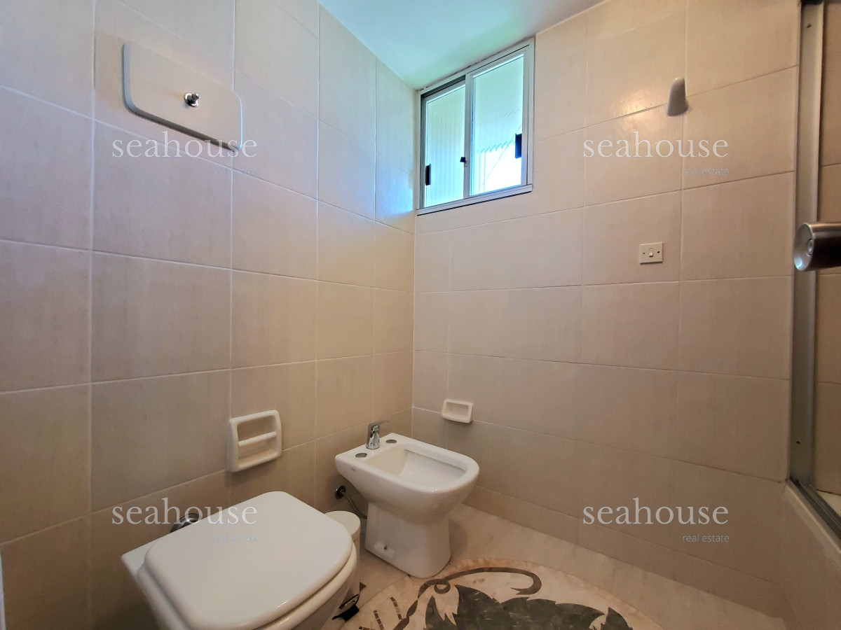 Apartamento Ref.1036 - Departamento esquinero en venta, primera linea de playa mansa, con la mejor vista al mar !!