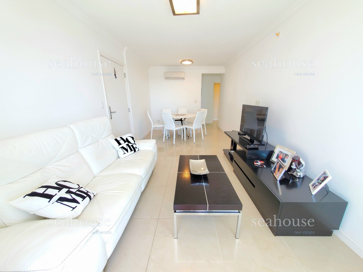 Apartamento Ref.593 - Departamento en venta a metros de playa mansa - 2 dormitorios