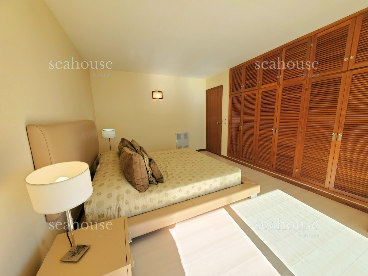 Apartamento Ref.1036 - Departamento esquinero en venta, primera linea de playa mansa, con la mejor vista al mar !!