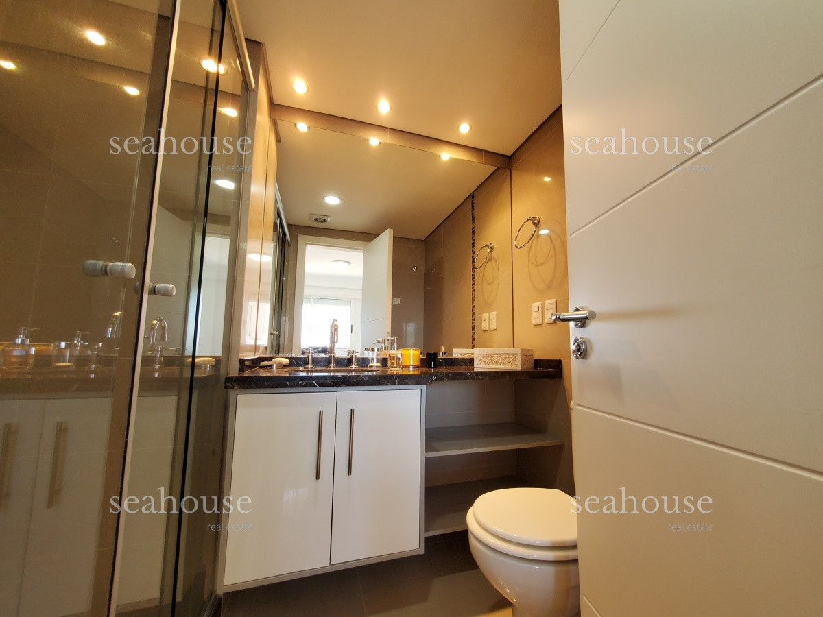 Apartamento Ref.593 - Departamento en venta a metros de playa mansa - 2 dormitorios