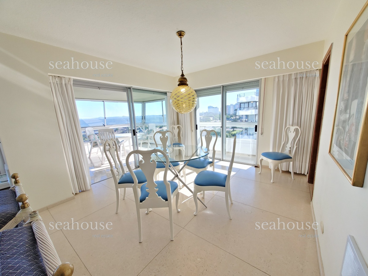 Apartamento Ref.1036 - Departamento esquinero en venta, primera linea de playa mansa, con la mejor vista al mar !!