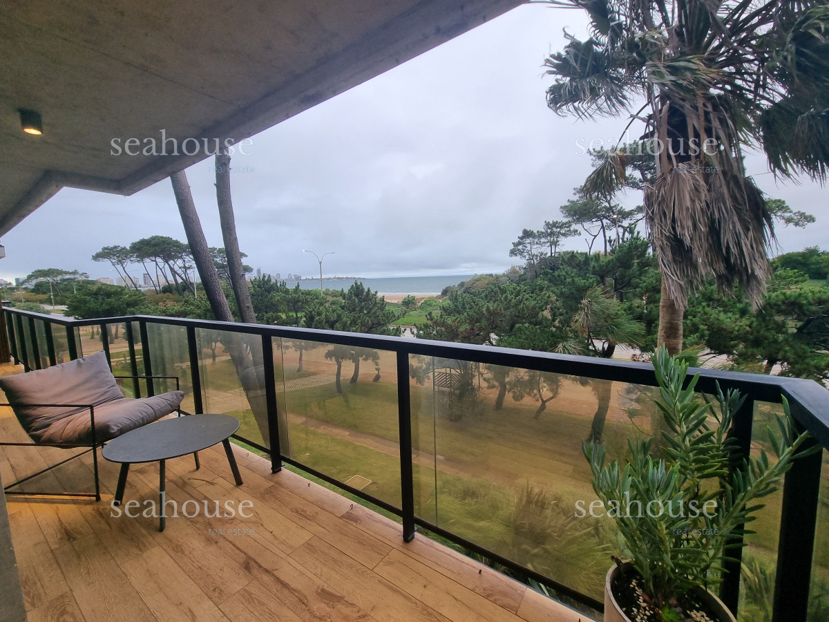 Apartamento Ref.1244 - Departamento en venta - 2 dormitorios -Playa Mansa, Punta del Este