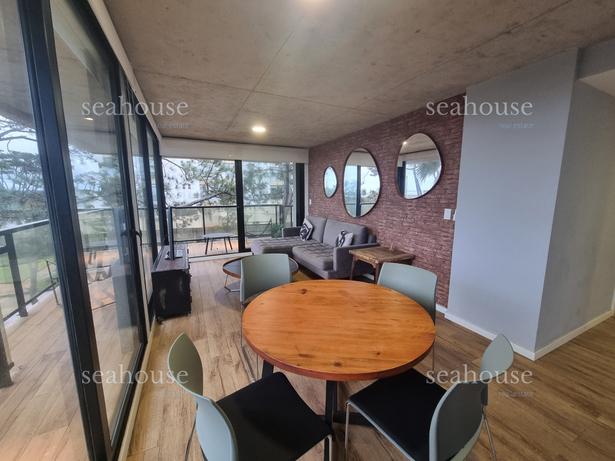 Apartamento Ref.1244 - Departamento en venta - 2 dormitorios -Playa Mansa, Punta del Este