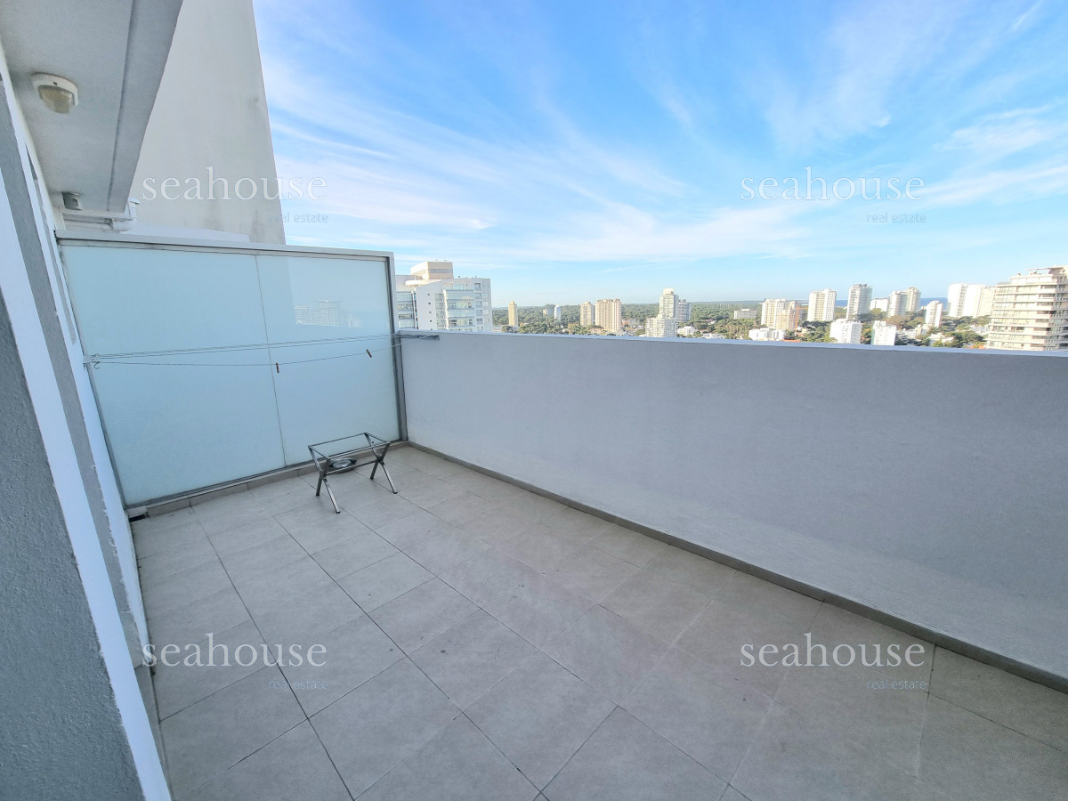 Apartamento Ref.1208 - Penthouse con vista panóramica al mar - Playa Mansa, parada 5