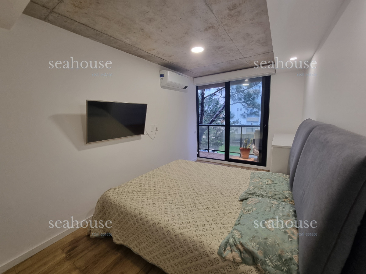 Apartamento Ref.1244 - Departamento en venta - 2 dormitorios -Playa Mansa, Punta del Este