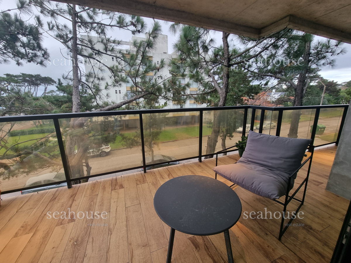 Apartamento Ref.1244 - Departamento en venta - 2 dormitorios -Playa Mansa, Punta del Este