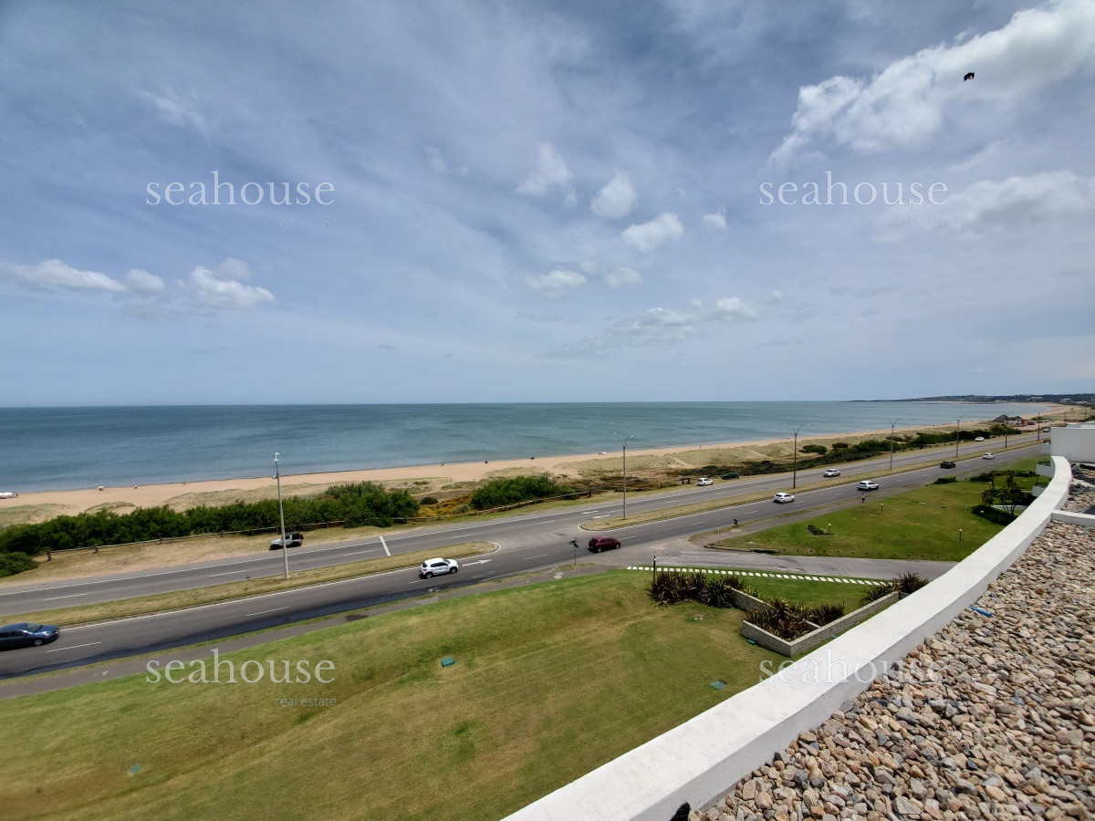 Apartamento Ref.256 - Edificio Lumiere, parada 28 playa mansa.