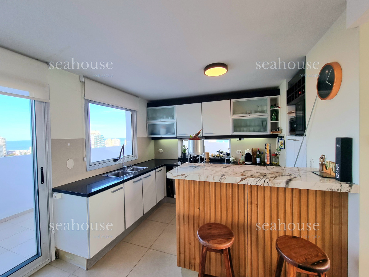 Apartamento Ref.1208 - Penthouse con vista panóramica al mar - Playa Mansa, parada 5