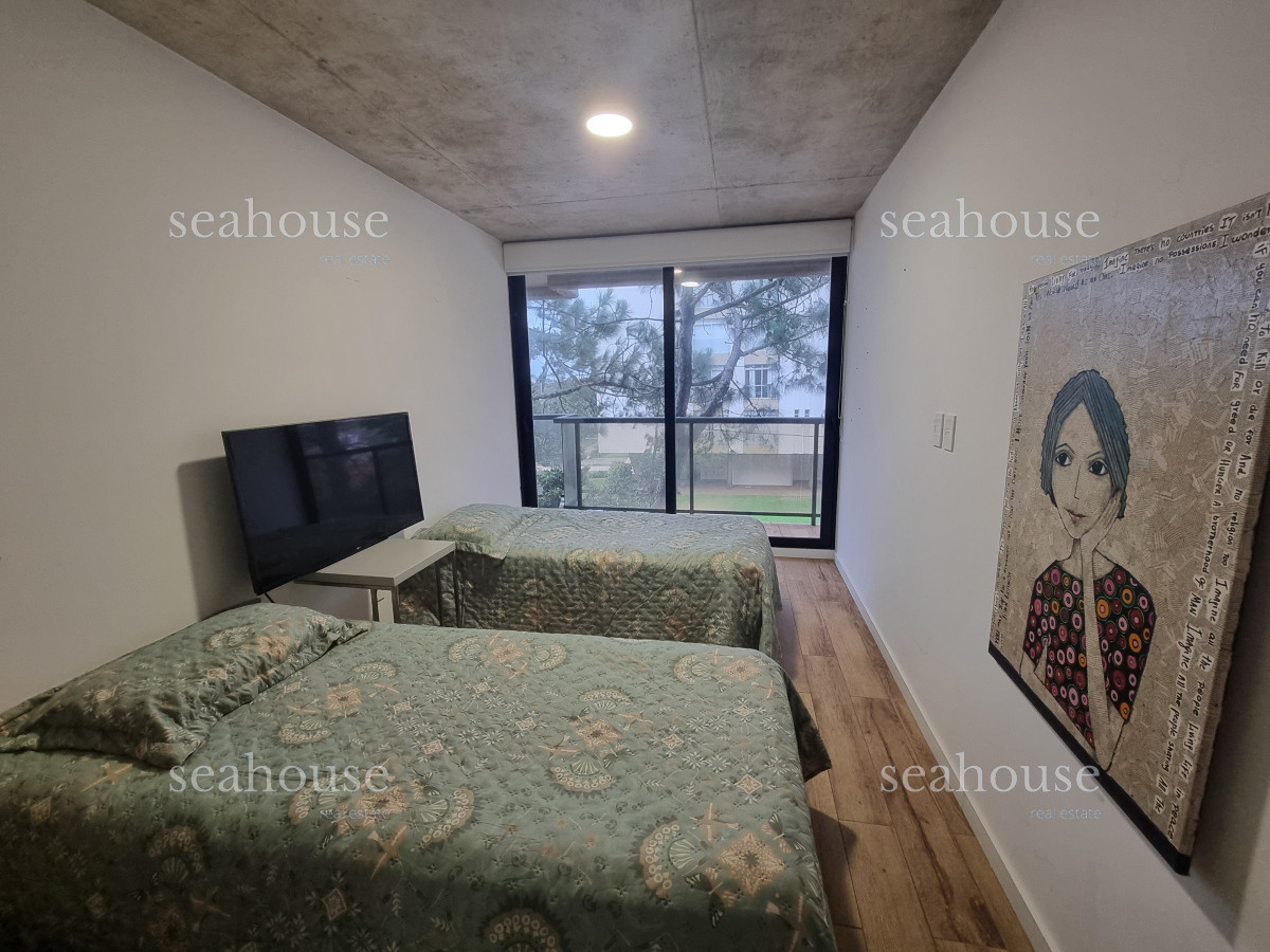 Apartamento Ref.1244 - Departamento en venta - 2 dormitorios -Playa Mansa, Punta del Este