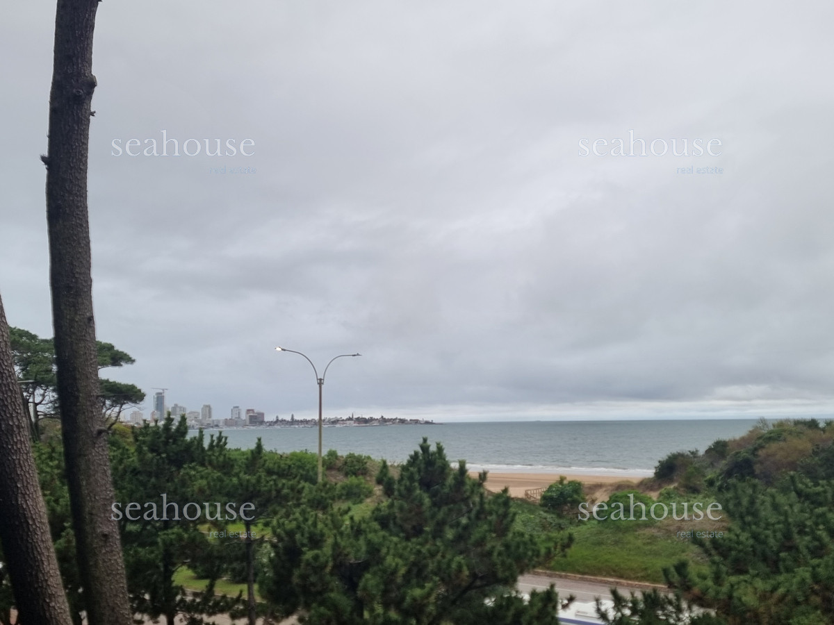 Apartamento Ref.1244 - Departamento en venta - 2 dormitorios -Playa Mansa, Punta del Este