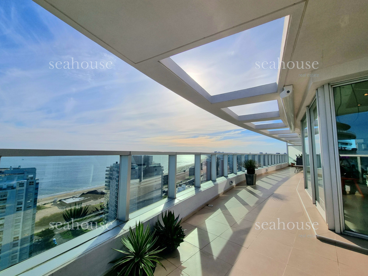 Apartamento Ref.1208 - Penthouse con vista panóramica al mar - Playa Mansa, parada 5