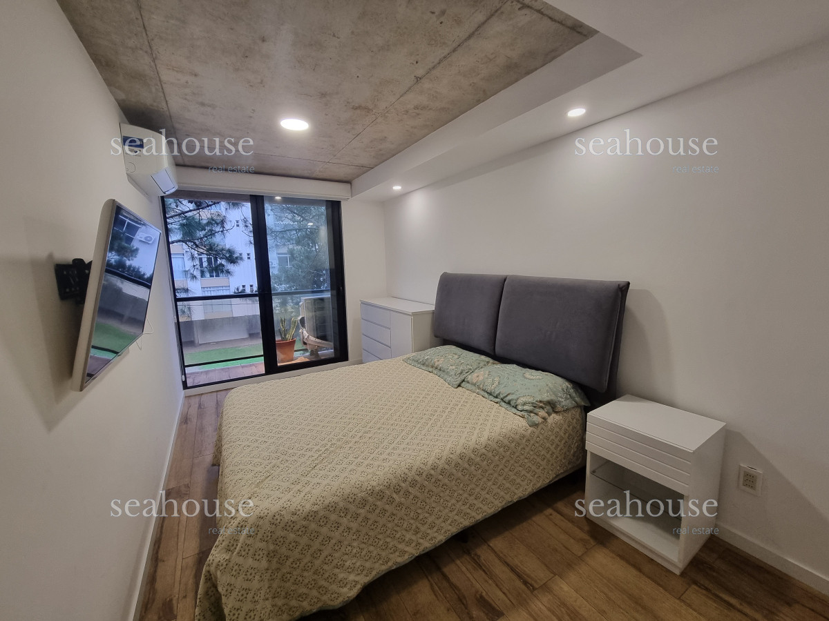 Apartamento Ref.1244 - Departamento en venta - 2 dormitorios -Playa Mansa, Punta del Este